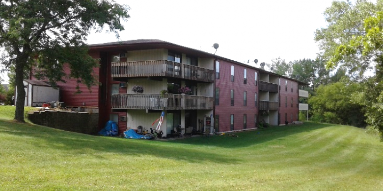 Outside view of Golfview Terrace Apartment Building